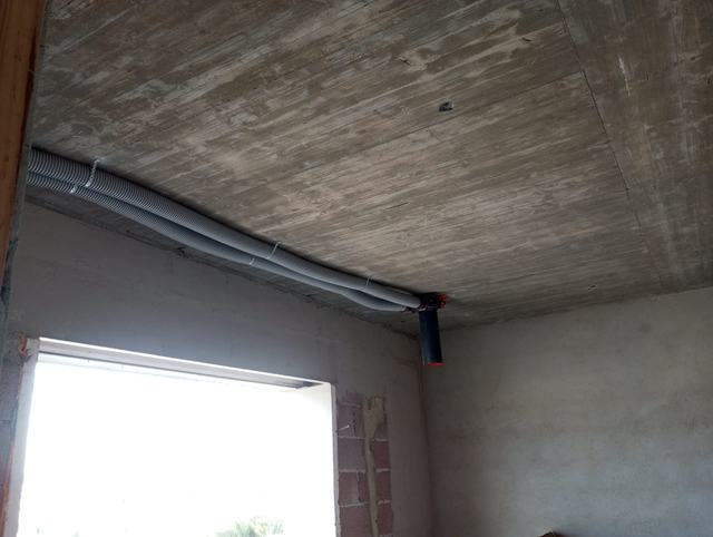 Condutas de ventilação junto ao teto